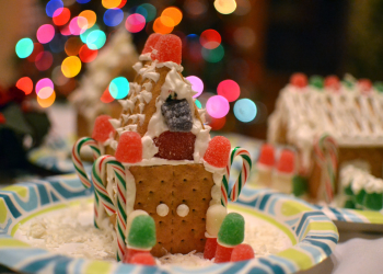 Build a gingerbread house at Rosehill Community Center, Mukilteo, WA